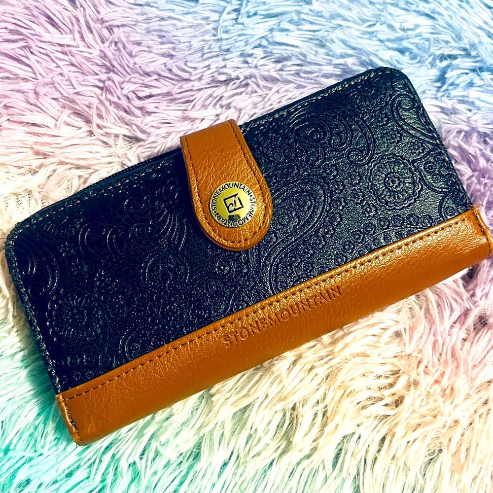 Excellent Condition Stone Mountain Wallet